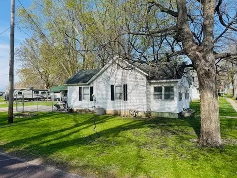 Exterior - 401 E Wood St, Colfax, IL 61728 photo 1 of 4
