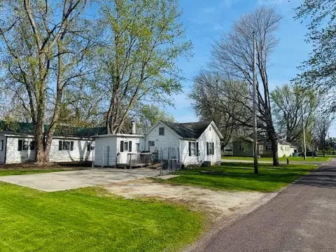 Exterior - 401 E Wood St, Colfax, IL 61728 photo 2 of 4