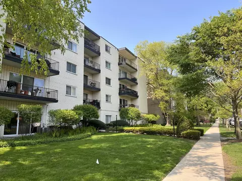 820 Oakton St #2E, Evanston, IL 60202