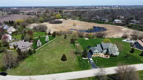 6114 Whiteoak Dr, Mchenry, IL 60050 photo 9