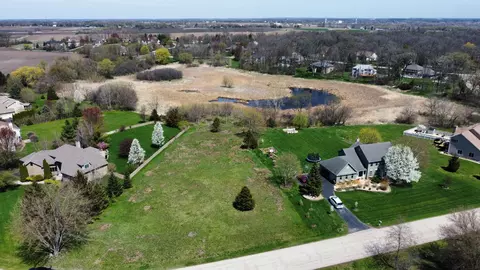 6114 Whiteoak Dr, Mchenry, IL 60050 photo 1