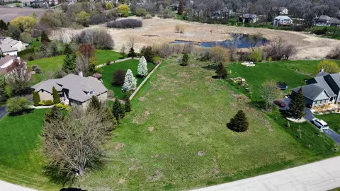 6114 Whiteoak Dr, Mchenry, IL 60050 photo 3
