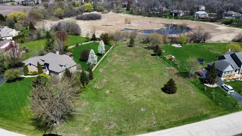 6114 Whiteoak Dr, Mchenry, IL 60050 photo 3