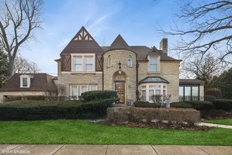 6242 N Sauganash Ave, Chicago, IL 60646