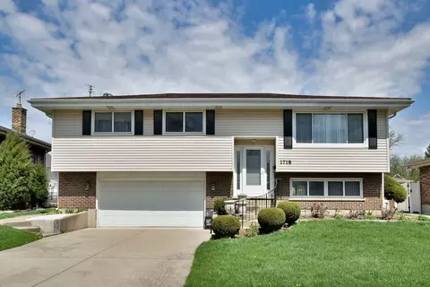 1718 W Woodland Ave, Addison, IL 60101