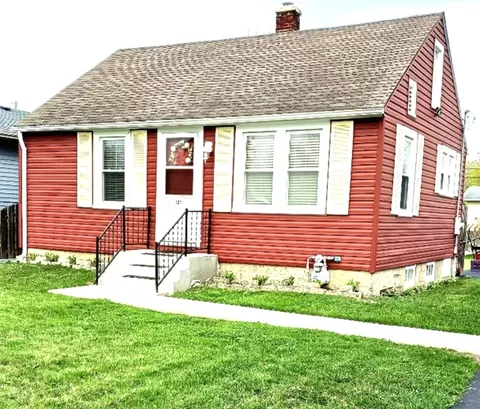 121 N Frolic Ave, Waukegan, IL 60085