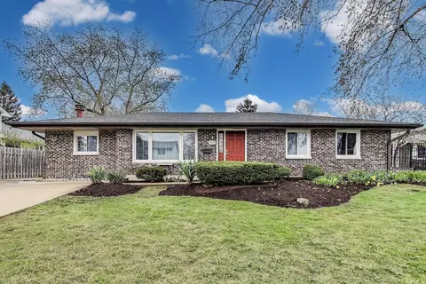 609 S Cedarcrest Dr, Schaumburg, IL 60193