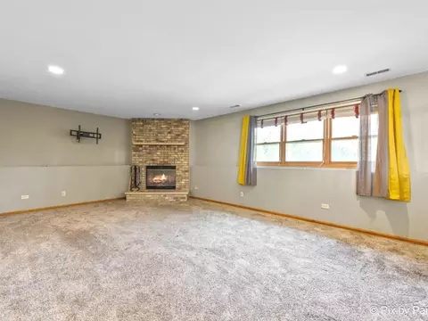 18043 Crystal Ln, Lansing, IL 60438 photo 3
