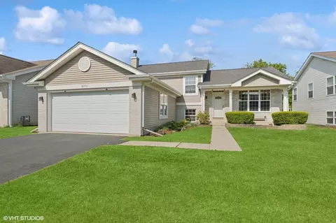 32776 Bending Creek Rd, Lakemoor, IL 60051