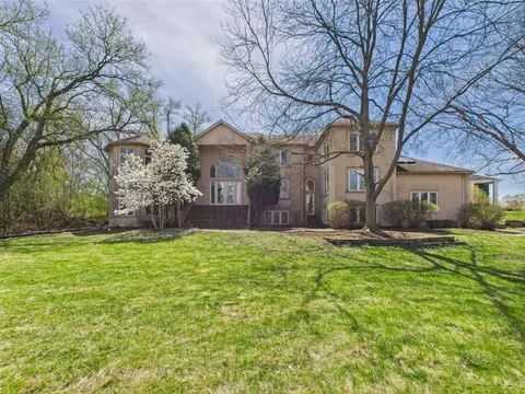 408 N Butterfield Rd, Libertyville, IL 60048