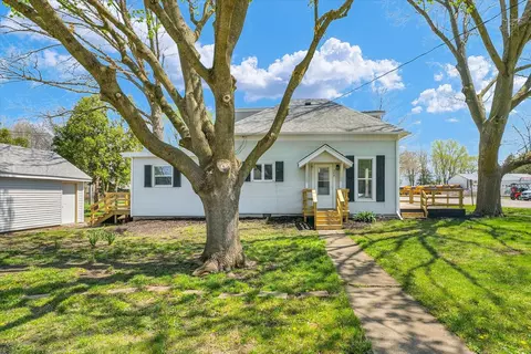 308 S 6th St, Saint Joseph, IL 61873