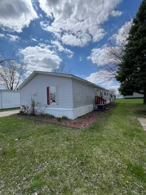 9 Gerard Dr E, Bloomington, IL 61701 photo 2