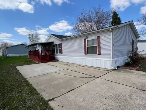 9 Gerard Dr E, Bloomington, IL 61701