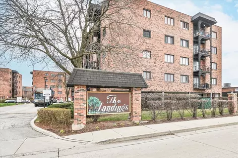 9375 Landings Ln #405A, Des Plaines, IL 60016