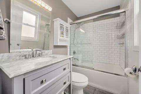 Bath - 4248 Park Ave, Brookfield, IL 60513 photo 1 of 2