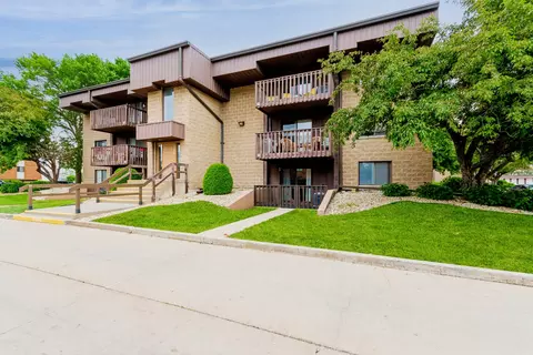 1472 N Rock Run Dr #1C, Crest Hill, IL 60403