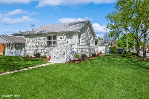 785 N Michigan St, Elmhurst, IL 60126