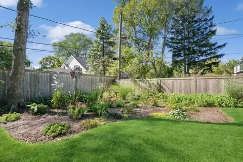 Exterior - 1717 Maple Ave, Northbrook, IL 60062 photo 10 of 11