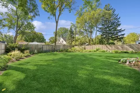 Exterior - 1717 Maple Ave, Northbrook, IL 60062 photo 3 of 11