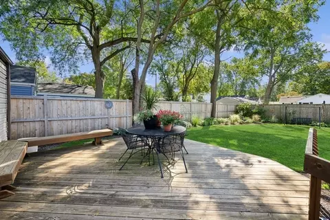 Exterior - 1717 Maple Ave, Northbrook, IL 60062 photo 6 of 11