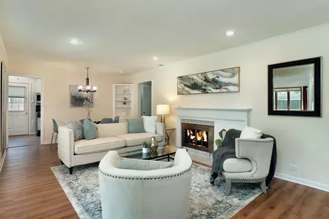 Living - 1717 Maple Ave, Northbrook, IL 60062 photo 1 of 5