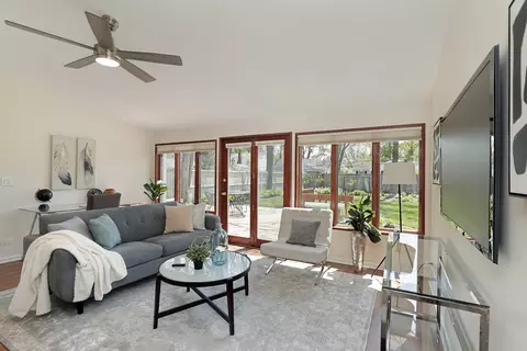 Living - 1717 Maple Ave, Northbrook, IL 60062 photo 3 of 5