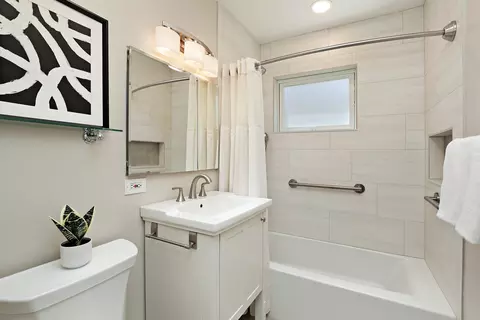 Bath - 1717 Maple Ave, Northbrook, IL 60062 photo 1 of 1
