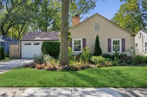 1717 Maple Ave, Northbrook, IL 60062