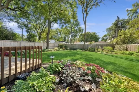 Exterior - 1717 Maple Ave, Northbrook, IL 60062 photo 8 of 11