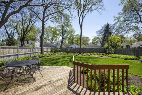 Exterior - 1717 Maple Ave, Northbrook, IL 60062 photo 7 of 11