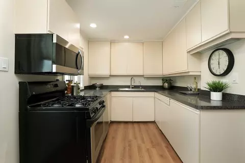 Kitchen - 1717 Maple Ave, Northbrook, IL 60062 photo 1 of 1