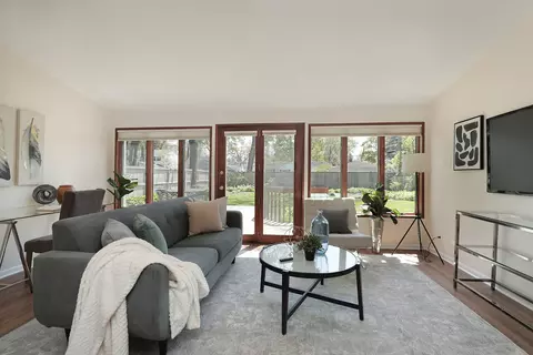 Living - 1717 Maple Ave, Northbrook, IL 60062 photo 4 of 5