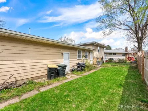 Exterior - 17516 Maple Ave, Lansing, IL 60438 photo 3 of 4