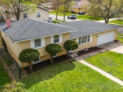View/Area - 17516 Maple Ave, Lansing, IL 60438 photo 4 of 10