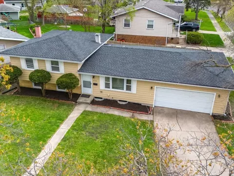 View/Area - 17516 Maple Ave, Lansing, IL 60438 photo 1 of 10