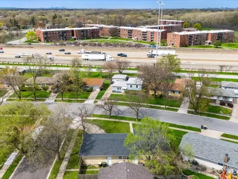 View/Area - 17516 Maple Ave, Lansing, IL 60438 photo 7 of 10
