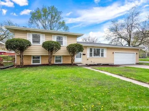 Exterior - 17516 Maple Ave, Lansing, IL 60438 photo 2 of 4