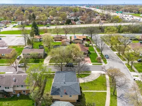 View/Area - 17516 Maple Ave, Lansing, IL 60438 photo 6 of 10