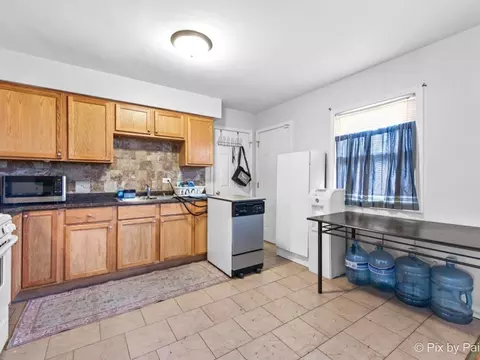 Kitchen - 17516 Maple Ave, Lansing, IL 60438 photo 2 of 3