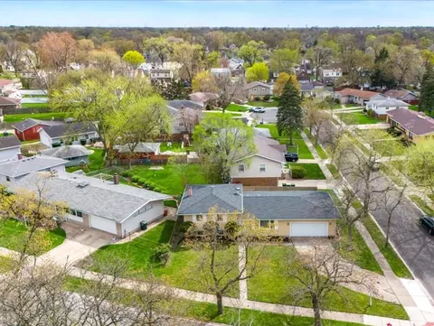 View/Area - 17516 Maple Ave, Lansing, IL 60438 photo 2 of 10