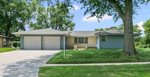 707 W Dodson Dr W, Urbana, IL 61802