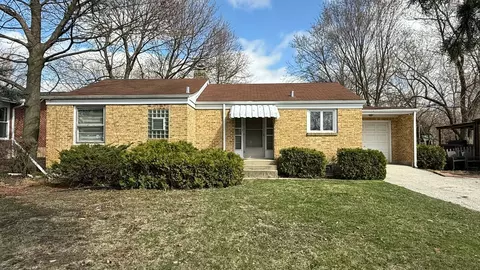 1 N649 Main St, Glen Ellyn, IL 60137
