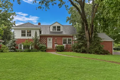 201 Junior Ave, Grayslake, IL 60030