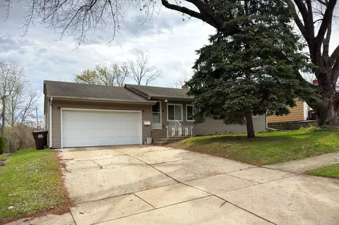 504 Parkside Dr, Rockford, IL 61108