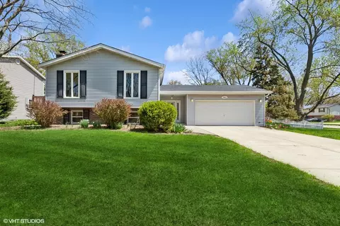 7031 Seminole Dr, Darien, IL 60561