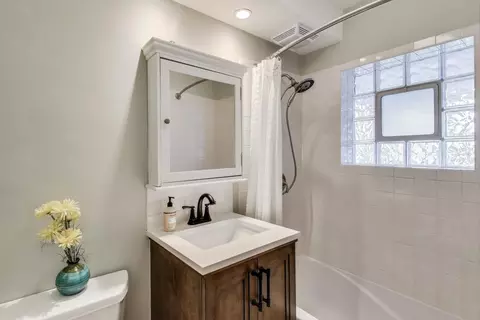 Bath - 974 S 2nd Ave, Des Plaines, IL 60016 photo 1 of 3