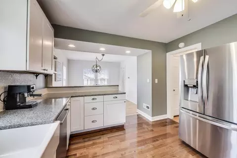 Kitchen - 974 S 2nd Ave, Des Plaines, IL 60016 photo 2 of 2