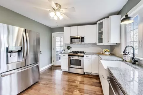 Kitchen - 974 S 2nd Ave, Des Plaines, IL 60016 photo 1 of 2