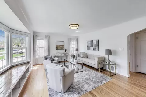 Living - 974 S 2nd Ave, Des Plaines, IL 60016 photo 1 of 3