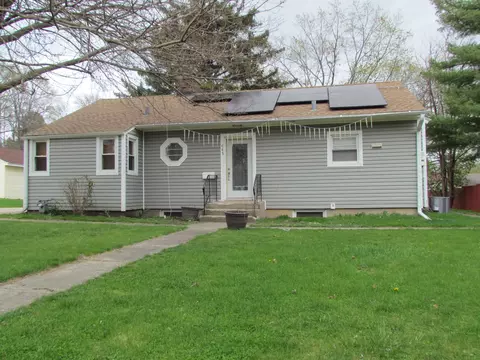 685 Wood St, Aurora, IL 60505